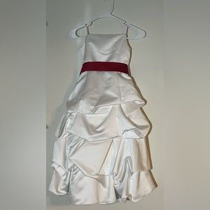 David’s bridal girls flower girl dress, size 6, white, 100% polyester